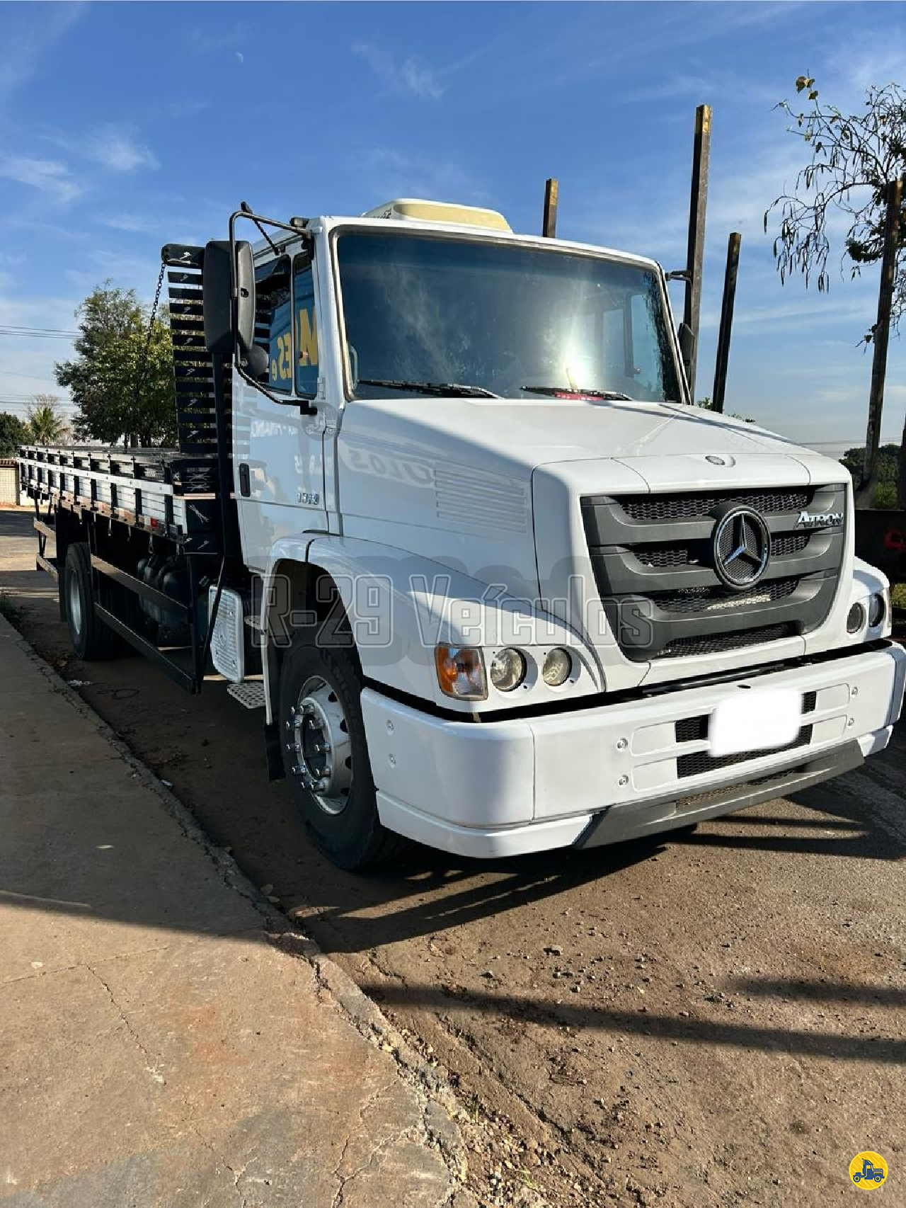 CAMINHAO MERCEDES-BENZ MB 1319 Carga Seca Toco 4x2 R29 Caminhões IRACEMAPOLIS SÃO PAULO SP